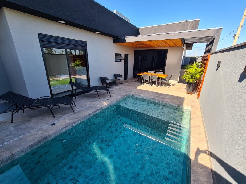 Casa Alto Padrão - Venda - Condomínio Villa de Leòn - Piratinga - SP